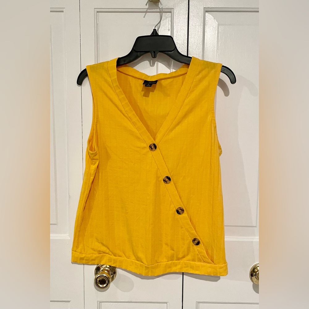 Worthington Yellow Sleeveless Tank Top Buttons Sz Large